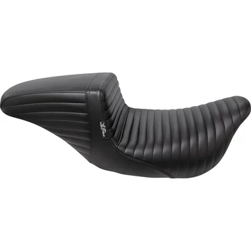 Kickflip ülés steppelt 12.5” (317.5mm) ülőfelület fekete vinyl – Milwaukee-Eight