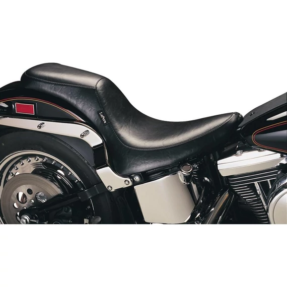 Silhouette 2-up sima ülés 139.7mm utasfelület fekete vinyl – Big Twin Evolution