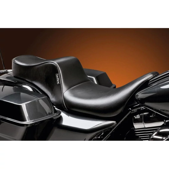 Cherokee ülés sima fekete vinyl – Twin Cam; Milwaukee-Eight