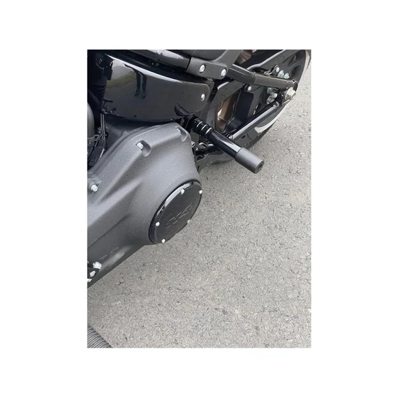 Club Style motorvédő M8 Softailhez olajhűtő védelemmel fekete porszórt hátsó – Milwaukee-Eight
