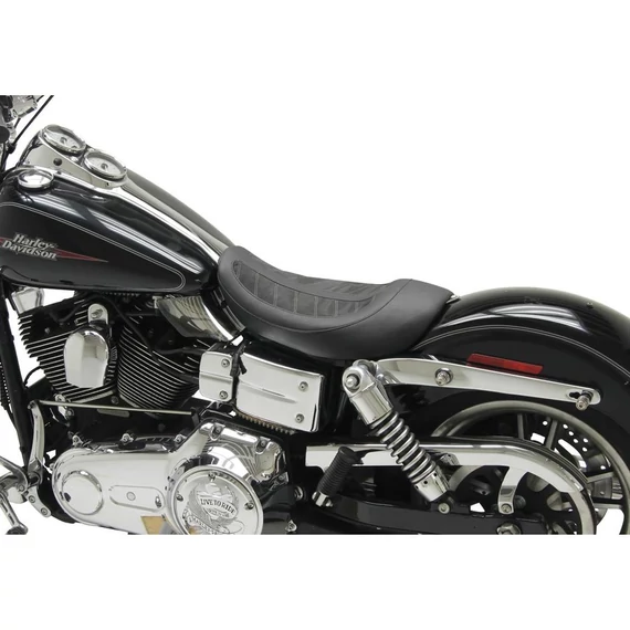 Fred Kodlin Signature sorozatú szólóülés fekete Alcantara bőr – Harley-Davidson kompatibilis