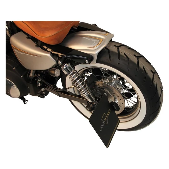 Oldalra szerelhető rendszámtábla tartó készlet Ausztriához 210 x 170 mm, fekete, porfestett Cult-Werk – Harley-Davidson kompatibilis