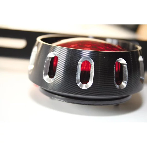 Miles LED hátsólámpa, LED, piros lencse, fémház, fekete porszórt piros LED reflektor – Harley-Davidson kompatibilis