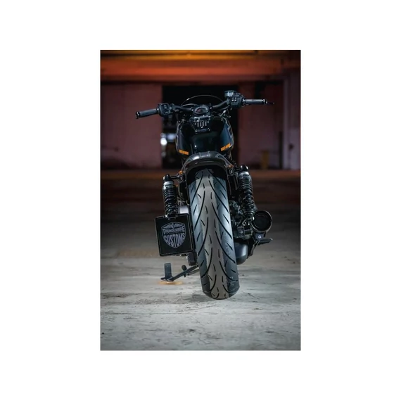 Közepes méretű oldalra szerelhető rendszámtábla tartó, fekete szatén - 2022-2023 – Harley-Davidson kompatibilis